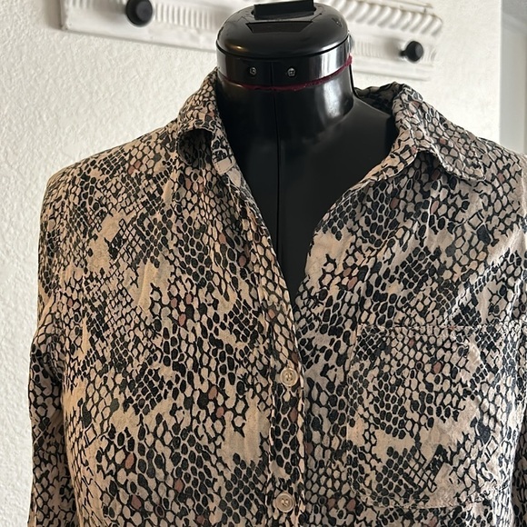 Velvet Heart snakeskin rayon top - Picture 2 of 7